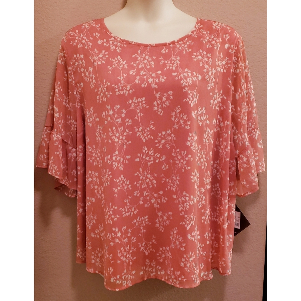 Ava & Viv Leaf Print Top